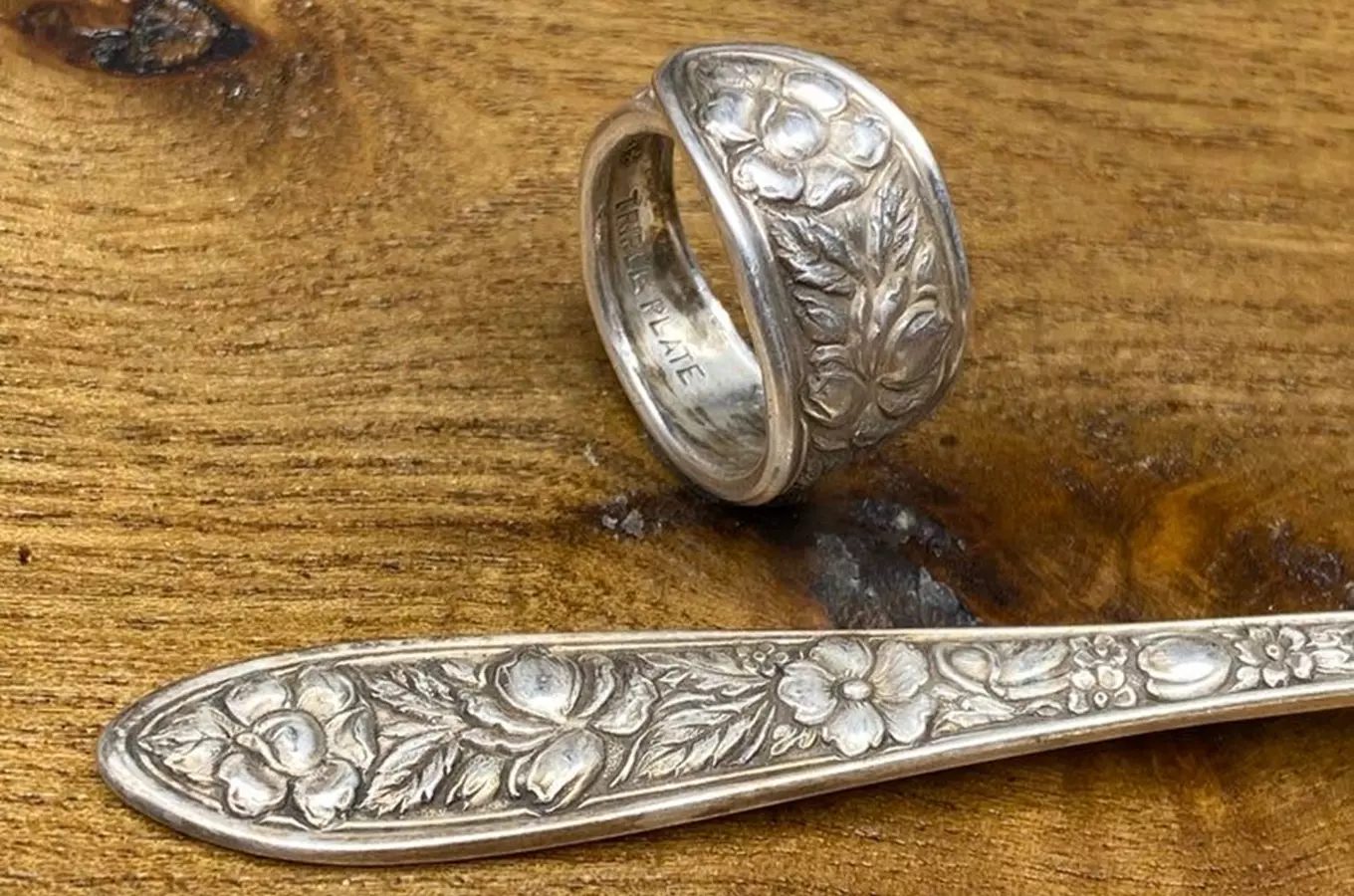 Prstýnky ze lžiček na Zlínském zámku, workshop pro rodiče s dětmi