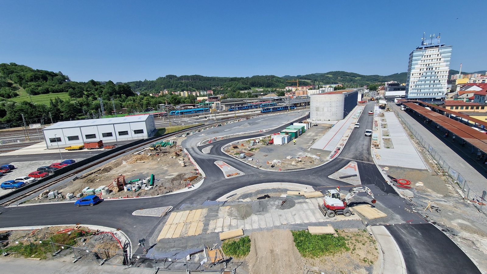 Vsetín má novou okružní křižovatku u polikliniky