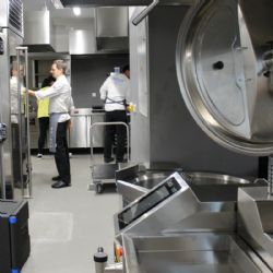 Moderní kuchyně pro školu UNESCO v Uherském Hradišti: 1100 obědů denně