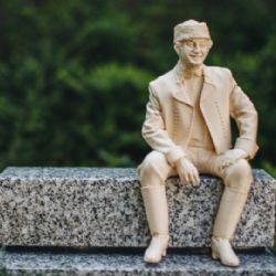 Socha spisovatele Zdeňka Galušky v Uherském Ostrohu