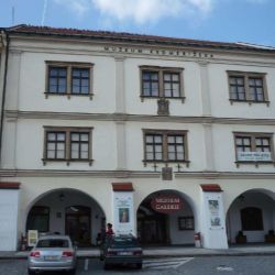 Vzácné skleněné nádoby z 5. století objeveny v Holešově