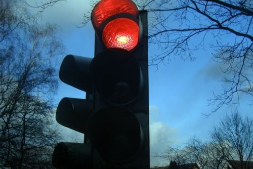 Foto: Klíčový semafor v Otrokovicích opět mimo provoz. Městu hrozí dopravní kolaps!