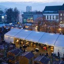 Zlínské adventní trhy zkrášlí vánoční rozhledna a obří adventní věnec